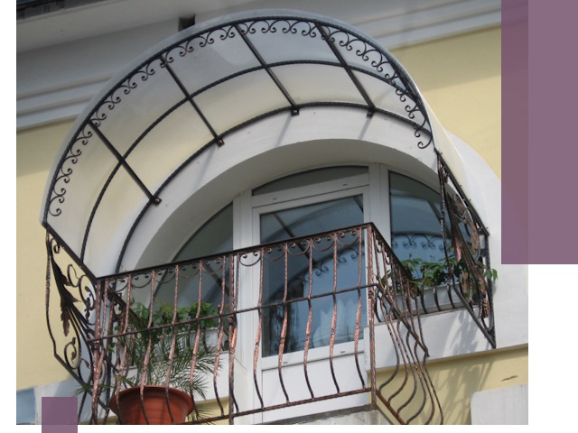 Козырьки над балконом в Аксае — изготовление и монтаж